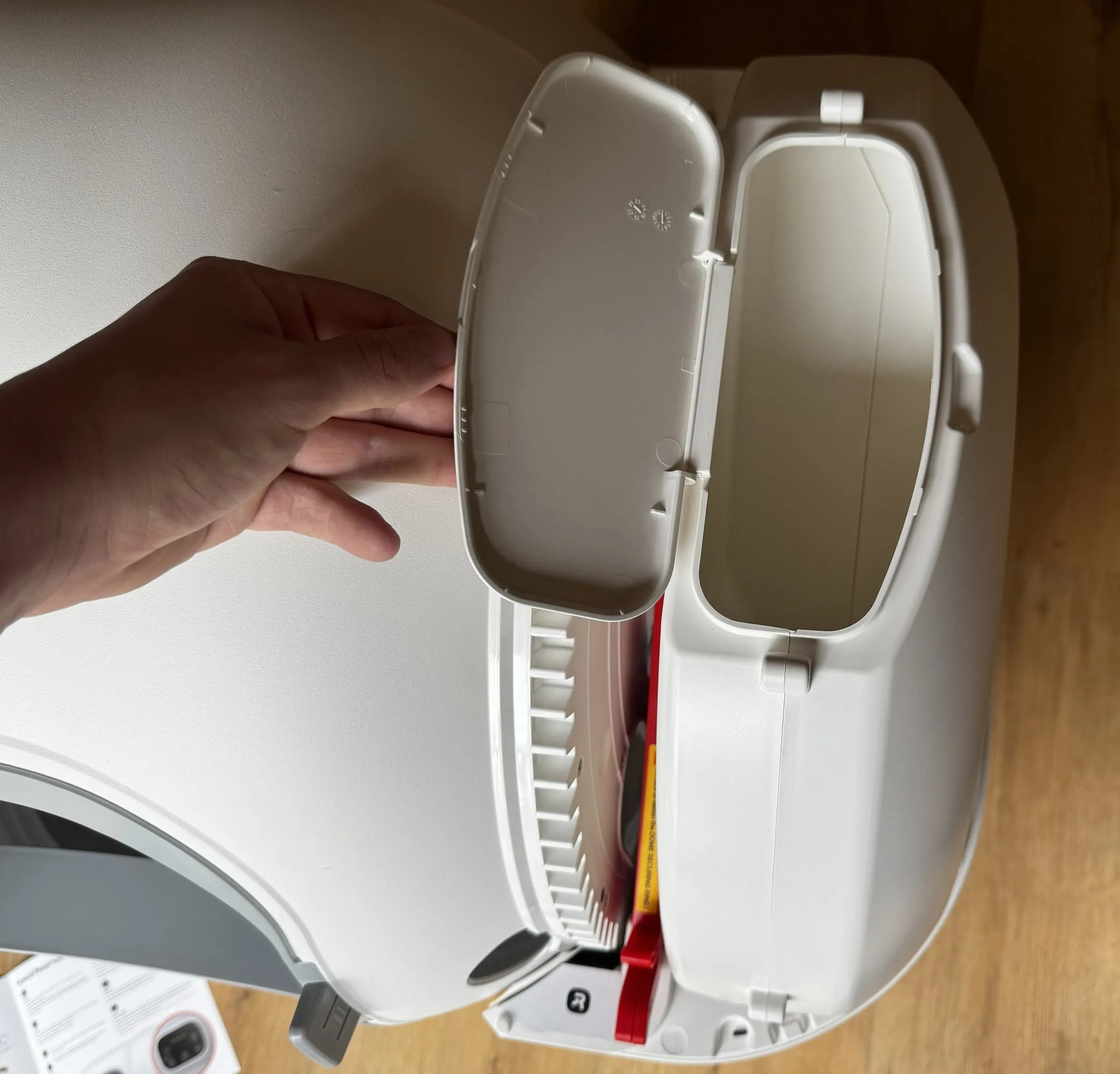 Open auto-refill reservoir on the mounted homerunPET CS106, showing the built-in top reservoir that the Litter-Robot 4 does not include