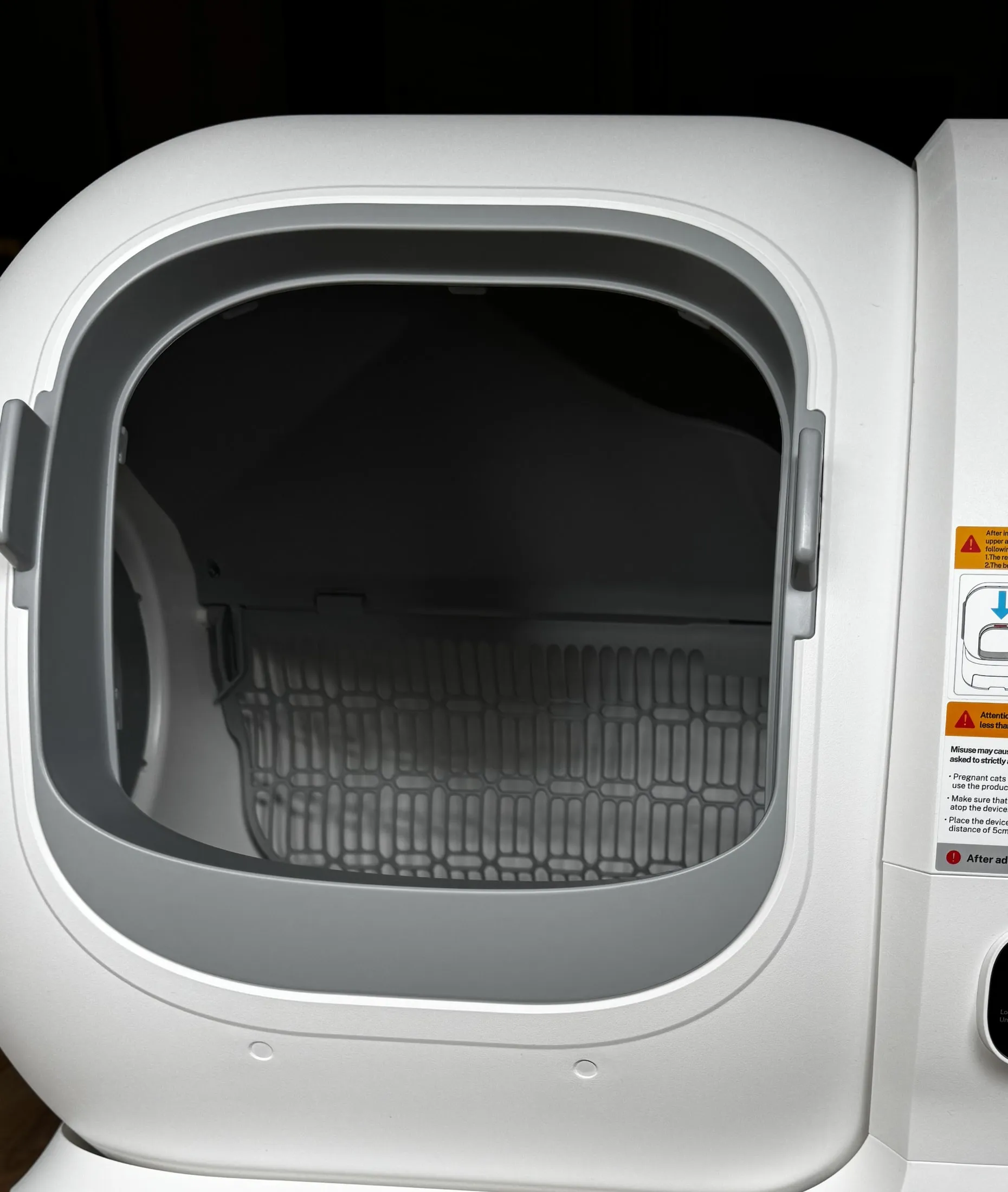 Close-up of the homerunPET CS106 front entry ring and inner dome area, where the anti-pinch bumper and entry sensors sit