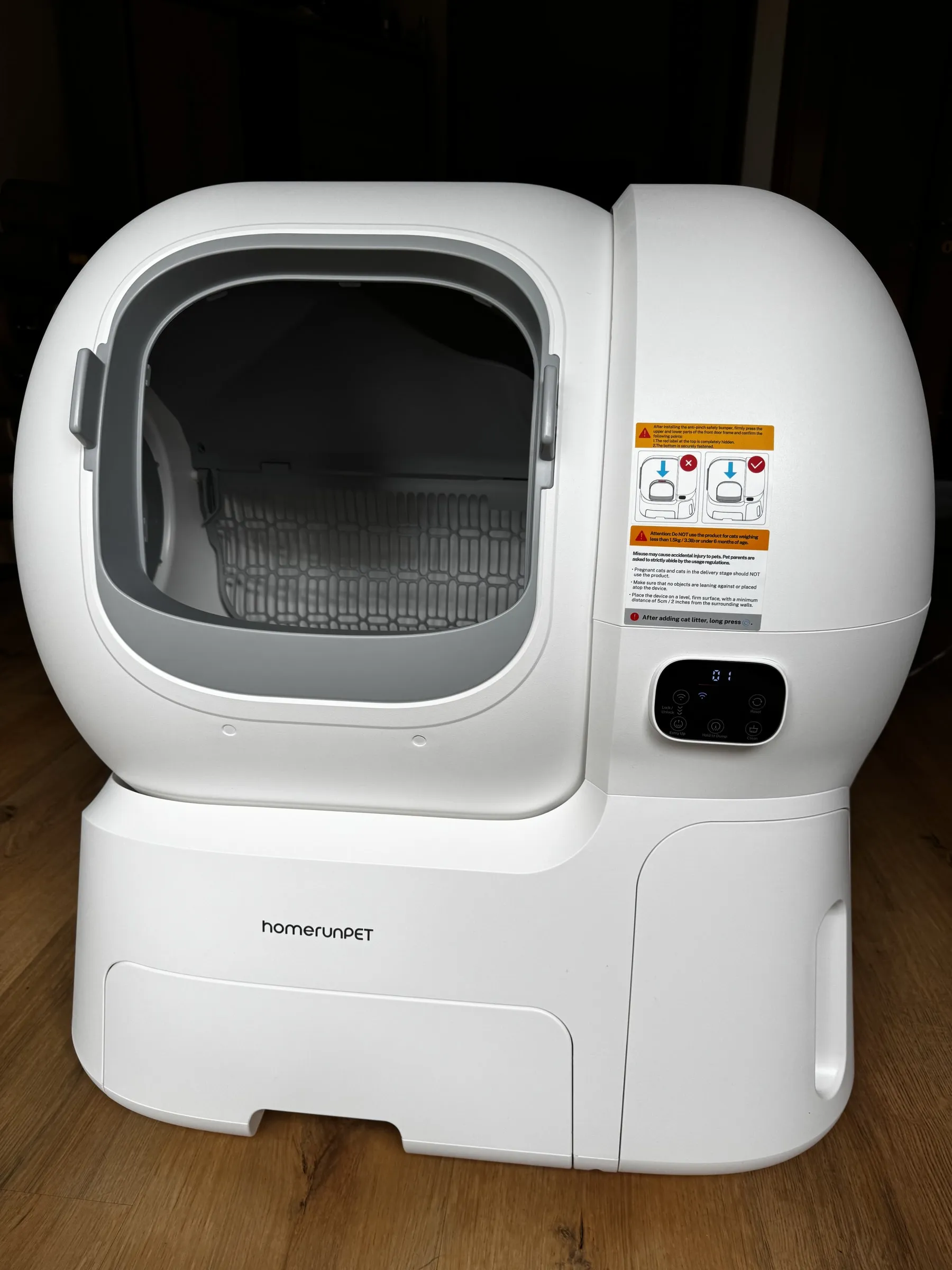 Front view of the homerunPET CS106 showing the wide entry opening discussed in the comparison
