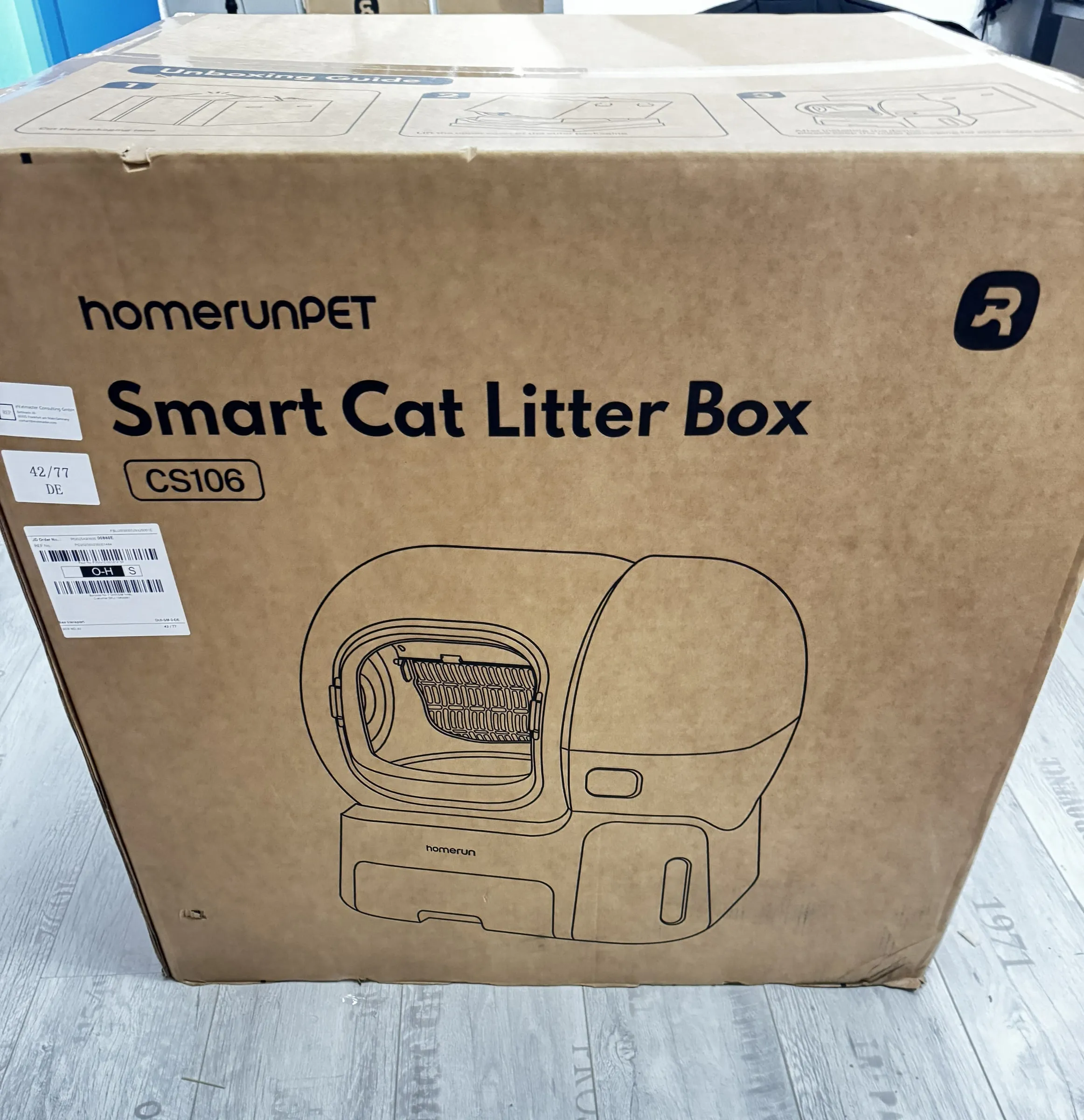 homerunPET CS106 shipping carton before unboxing, showing the model label and front product outline
